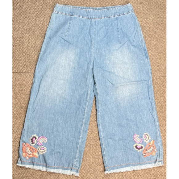 Skemo Women's Embroidered Denim Capri's Size‎ Small